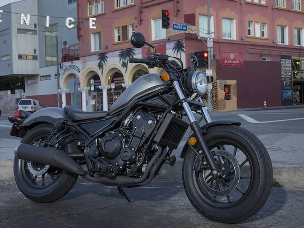 Foto di motocicletta Honda Rebel 500 del 2017