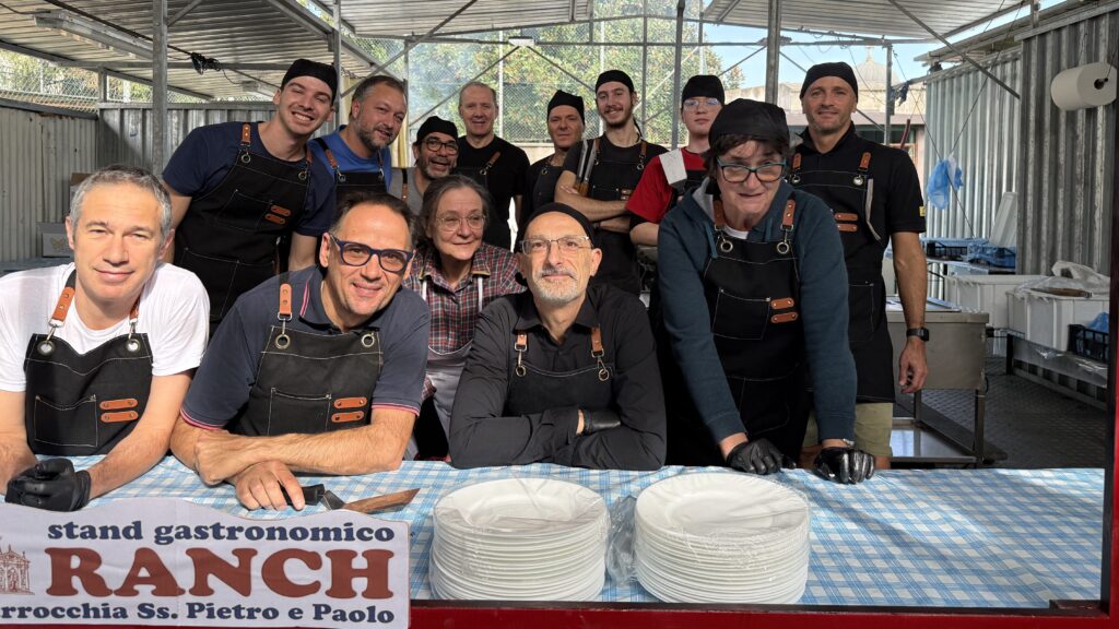 Gruppi di volontari in servizio alla Bettola Ranch, alla Sagra del Folpo di Noventa Padovana. I Volontari delle Griglie